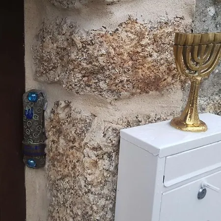 Isabel De Gouveia * Belmonte (Castelo Branco)