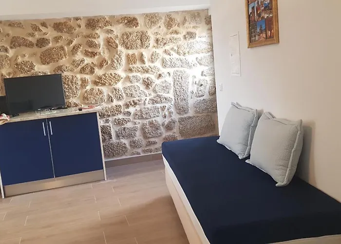 Isabel De Gouveia * ベルモンテ